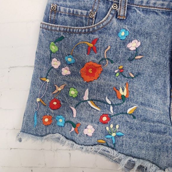 Boston Proper VTG Floral Embroidered Denim Shorts Size 6 Festival Boho Cut Off - Picture 3 of 9